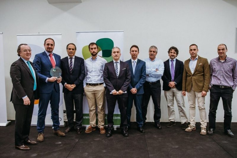 Entrega del distintivo como ganador a SAMOA INDUSTRIAL.